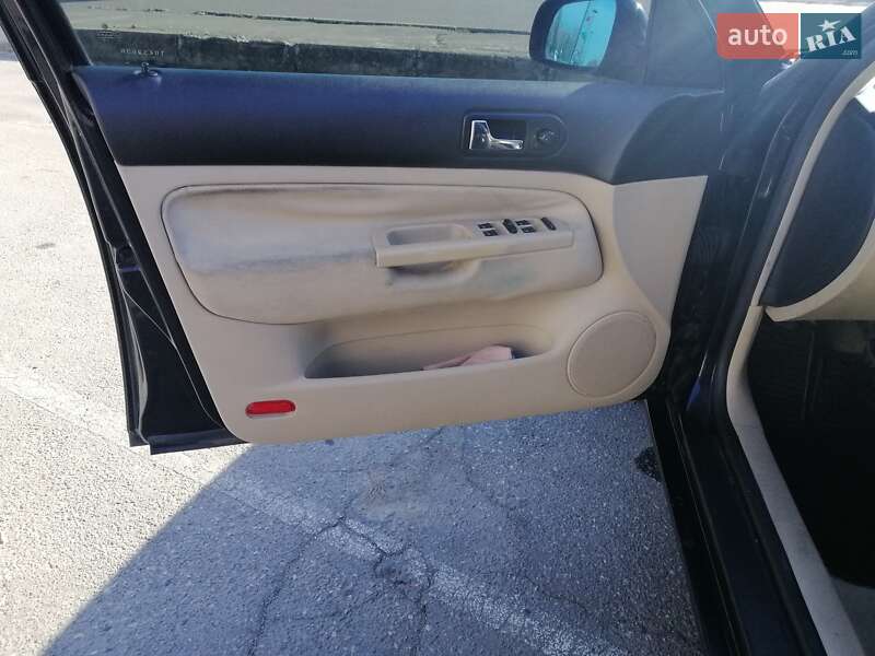 Хетчбек Volkswagen Golf 2001 в Миколаєві