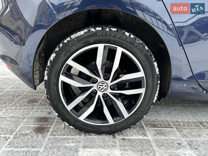 Хэтчбек Volkswagen Golf 2014 в Житомире