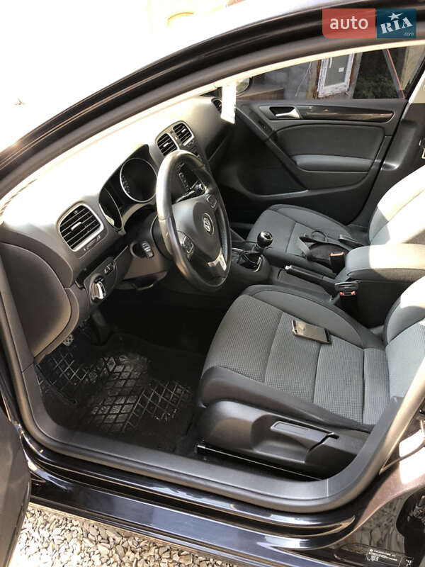 Хетчбек Volkswagen Golf 2012 в Виноградові