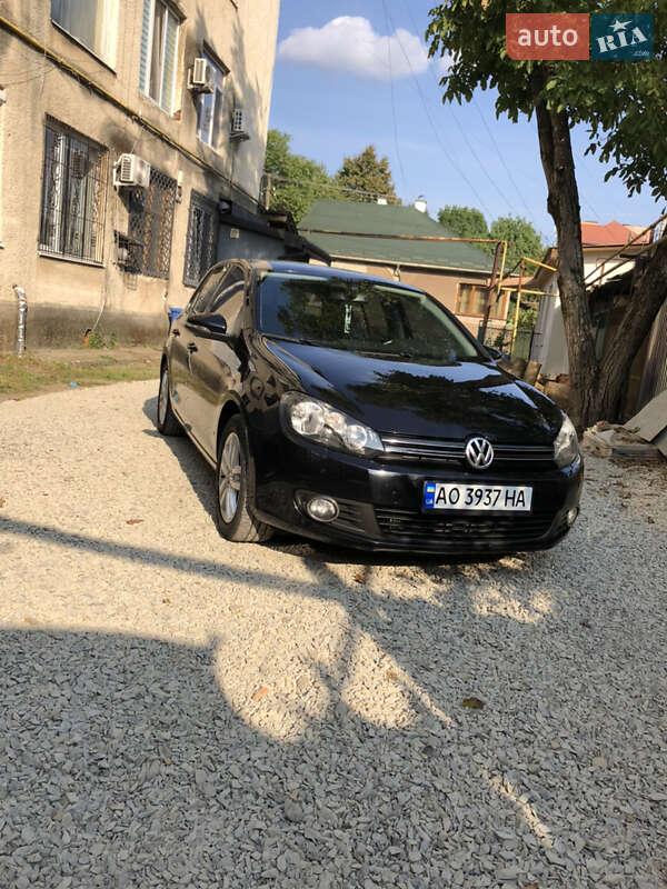 Хетчбек Volkswagen Golf 2012 в Виноградові