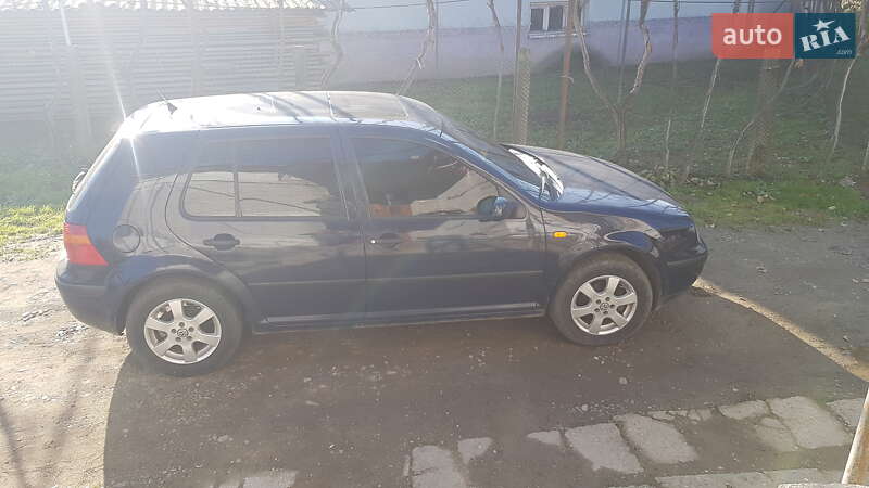 Хетчбек Volkswagen Golf 1999 в Ужгороді
