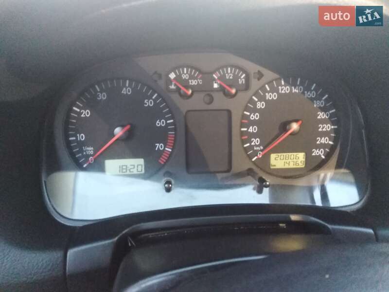 Хетчбек Volkswagen Golf 1999 в Рава-Руській