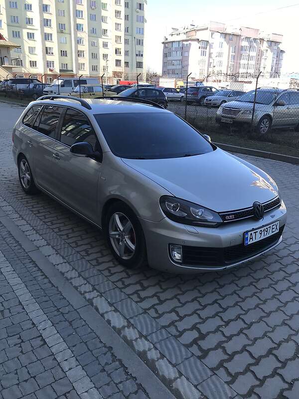 Універсал Volkswagen Golf 2012 в Івано-Франківську
