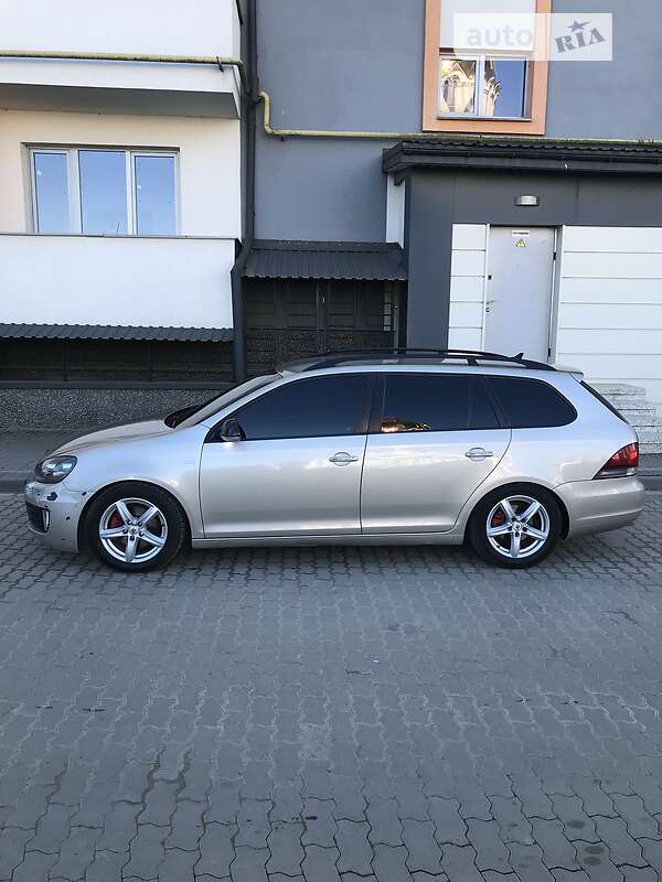 Універсал Volkswagen Golf 2012 в Івано-Франківську