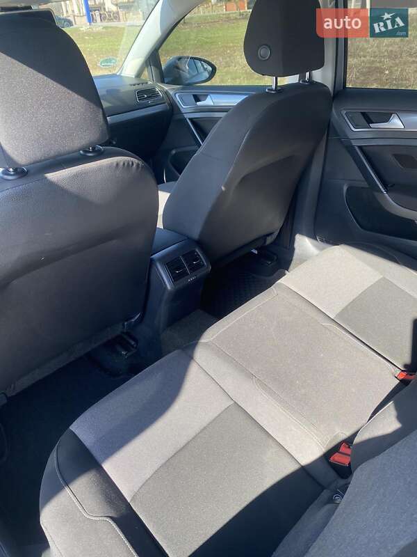 Універсал Volkswagen Golf 2016 в Івано-Франківську