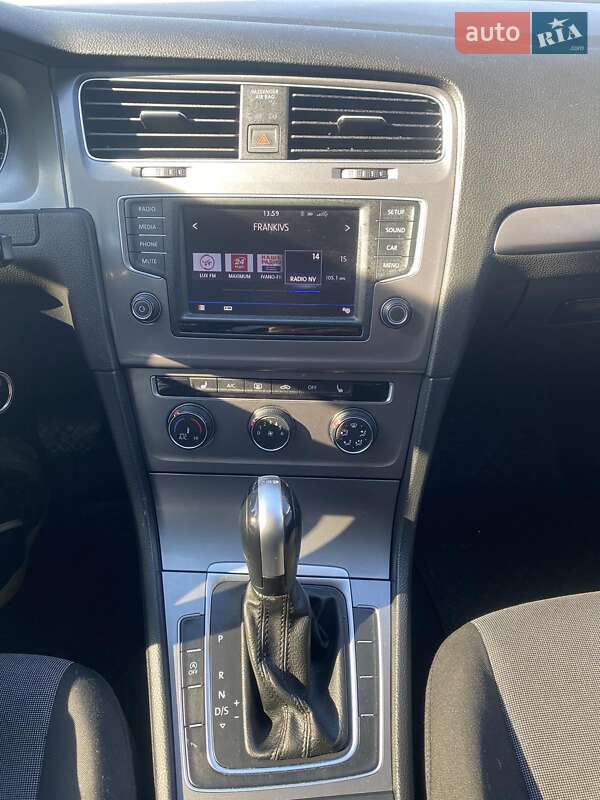 Універсал Volkswagen Golf 2016 в Івано-Франківську