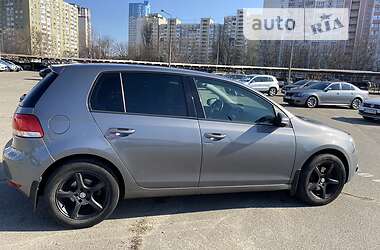 Хэтчбек Volkswagen Golf 2010 в Киеве