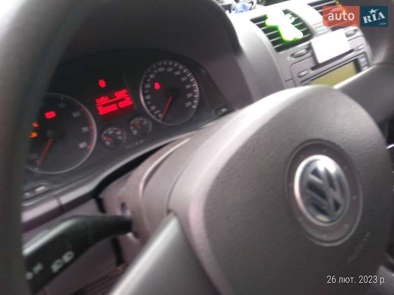 Хэтчбек Volkswagen Golf 2004 в Виннице
