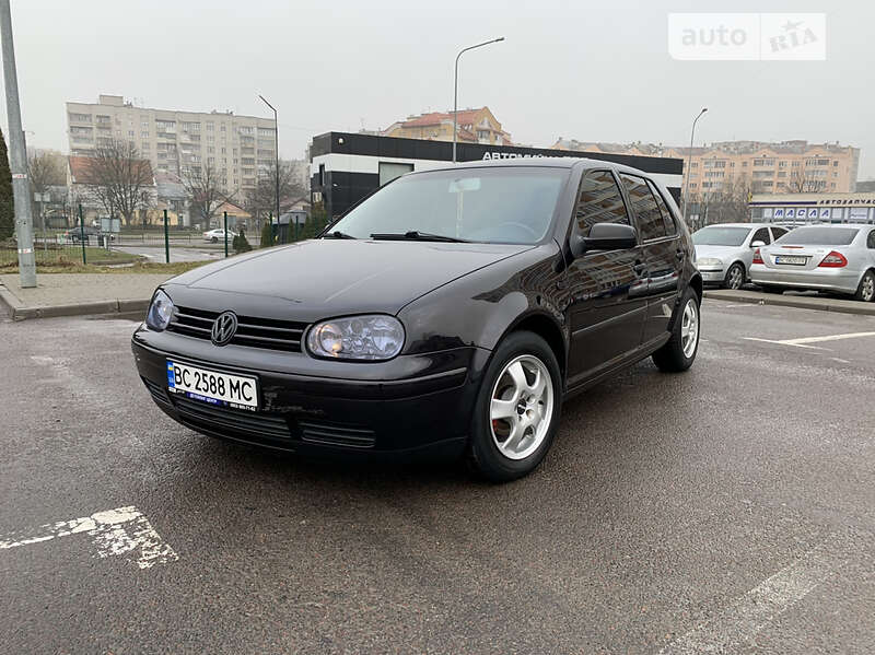 Хэтчбек Volkswagen Golf 2001 в Львове