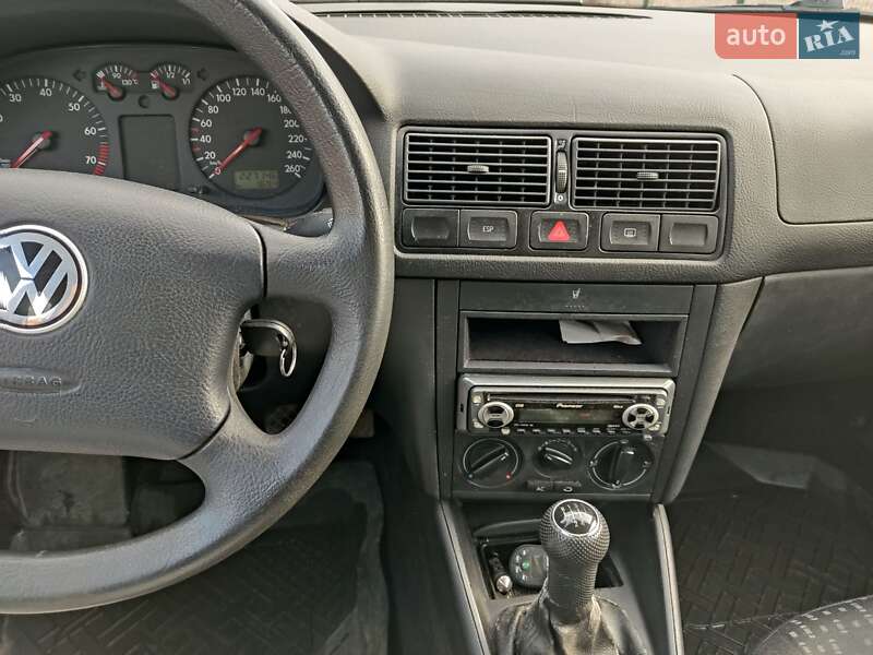 Универсал Volkswagen Golf 2002 в Сумах