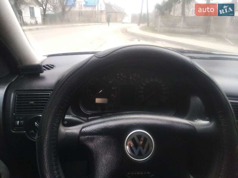 Хетчбек Volkswagen Golf 2000 в Луцьку