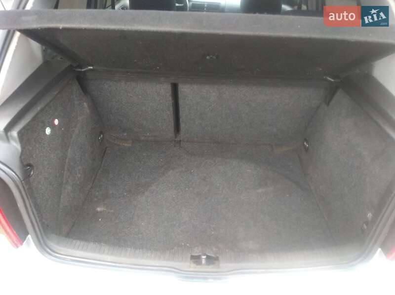 Хетчбек Volkswagen Golf 2000 в Луцьку