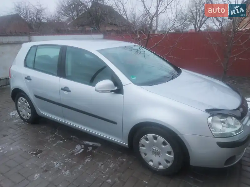 Хетчбек Volkswagen Golf 2005 в 