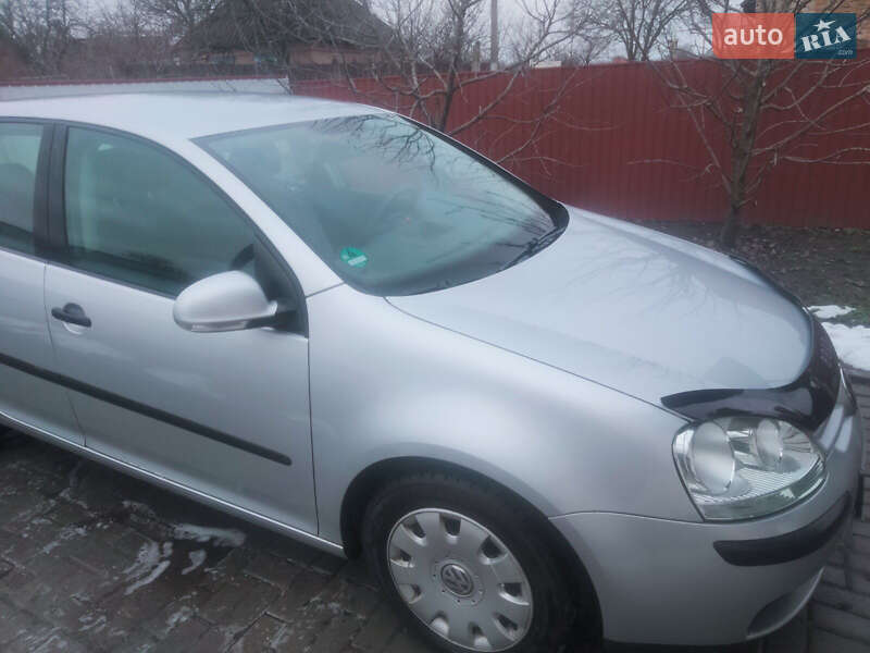 Хэтчбек Volkswagen Golf 2005 в Миргороде