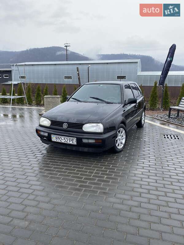 Хэтчбек Volkswagen Golf 1996 в Долине фото Хэтчбек Volkswagen Golf 1996 в Долине