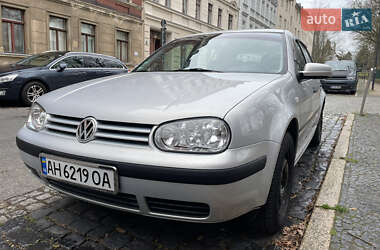 Хэтчбек Volkswagen Golf 1999 в 