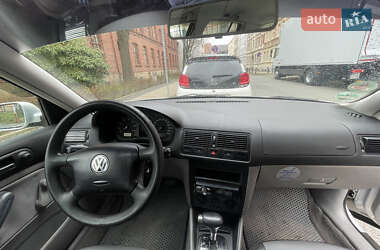 Хэтчбек Volkswagen Golf 1999 в 