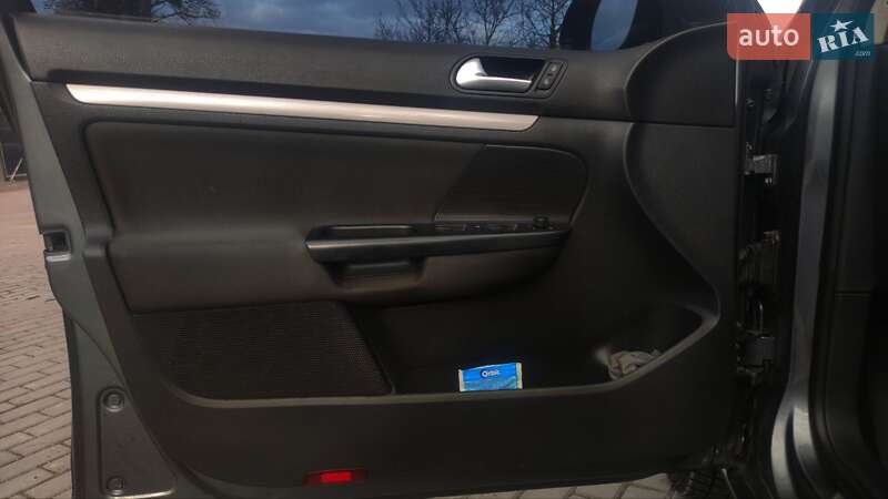 Універсал Volkswagen Golf 2012 в Івано-Франківську