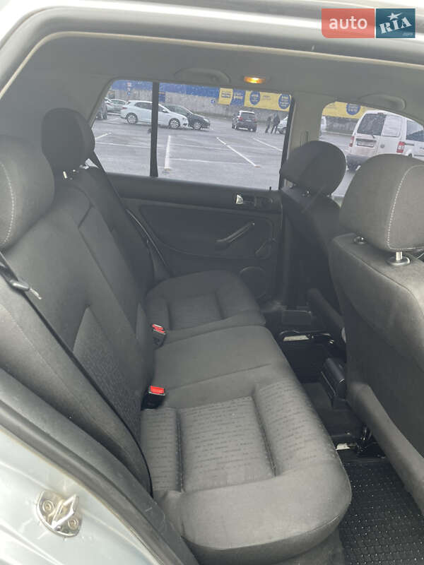 Хэтчбек Volkswagen Golf 2000 в Виннице