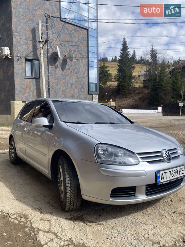 Хэтчбек Volkswagen Golf 2004 в Яремче