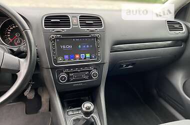 Хэтчбек Volkswagen Golf 2009 в 