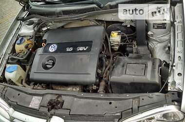 Хетчбек Volkswagen Golf 2001 в 