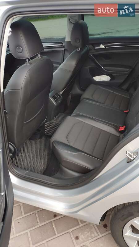 Універсал Volkswagen Golf 2016 в Києві