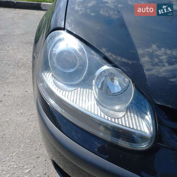 Хэтчбек Volkswagen Golf 2005 в Запорожье