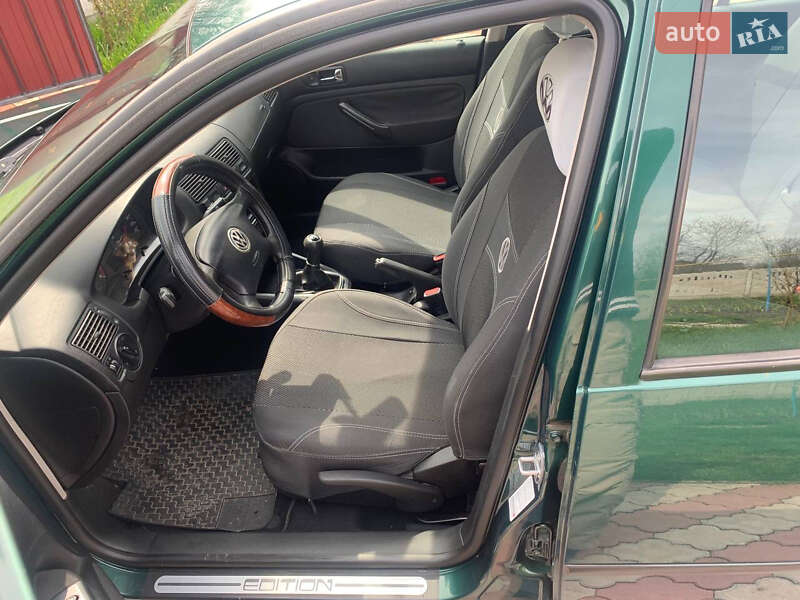 Хетчбек Volkswagen Golf 2000 в Брусилові