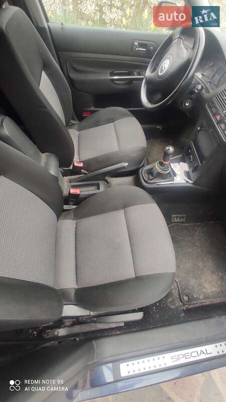 Хэтчбек Volkswagen Golf 2002 в Житомире