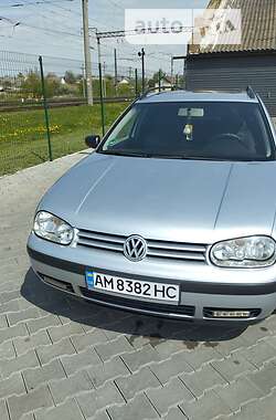 Универсал Volkswagen Golf 2003 в Звягеле