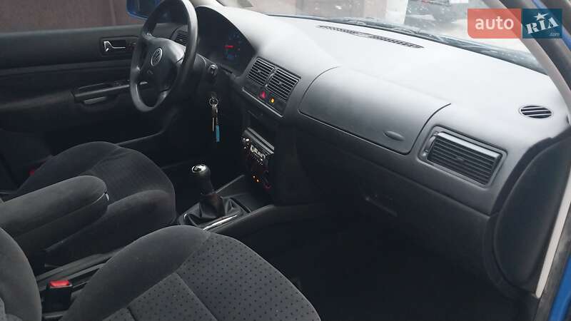 Хетчбек Volkswagen Golf 1999 в Ходореві