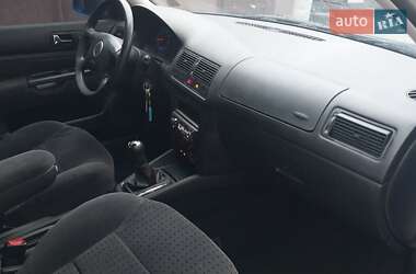 Хэтчбек Volkswagen Golf 1999 в 