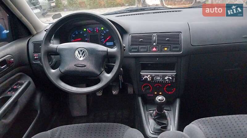 Хетчбек Volkswagen Golf 1999 в Ходореві