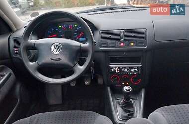 Хэтчбек Volkswagen Golf 1999 в 