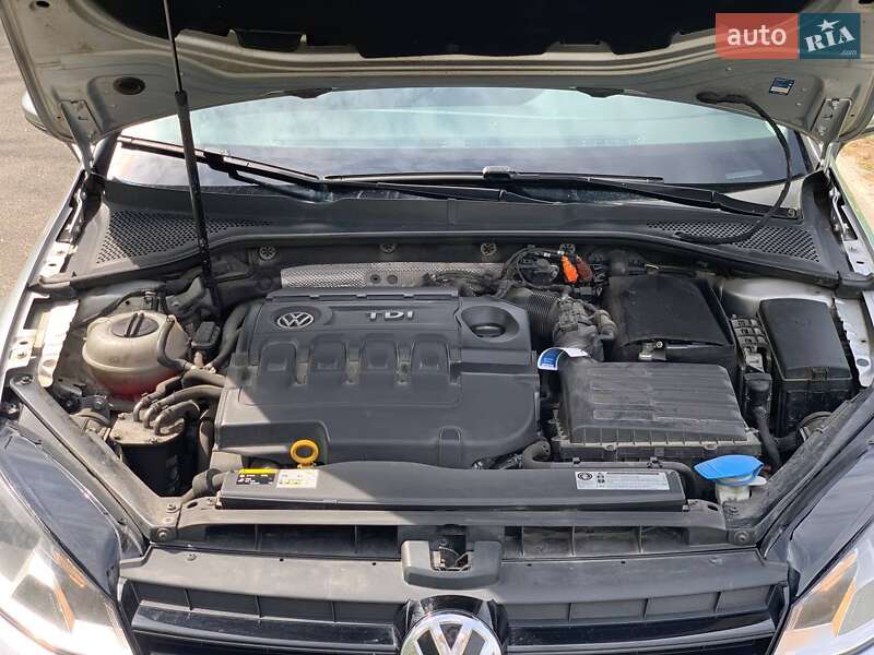 Универсал Volkswagen Golf 2014 в Киеве