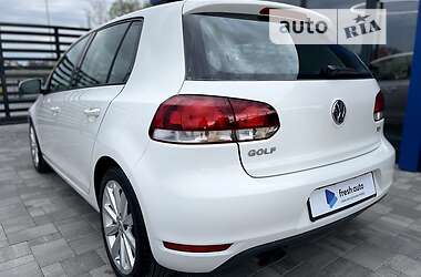Хэтчбек Volkswagen Golf 2011 в 