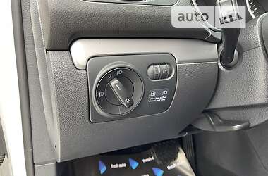 Хэтчбек Volkswagen Golf 2011 в 