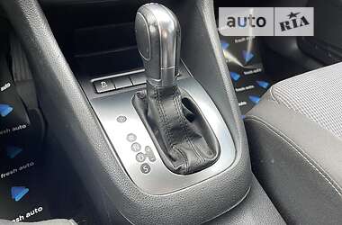 Хэтчбек Volkswagen Golf 2011 в 