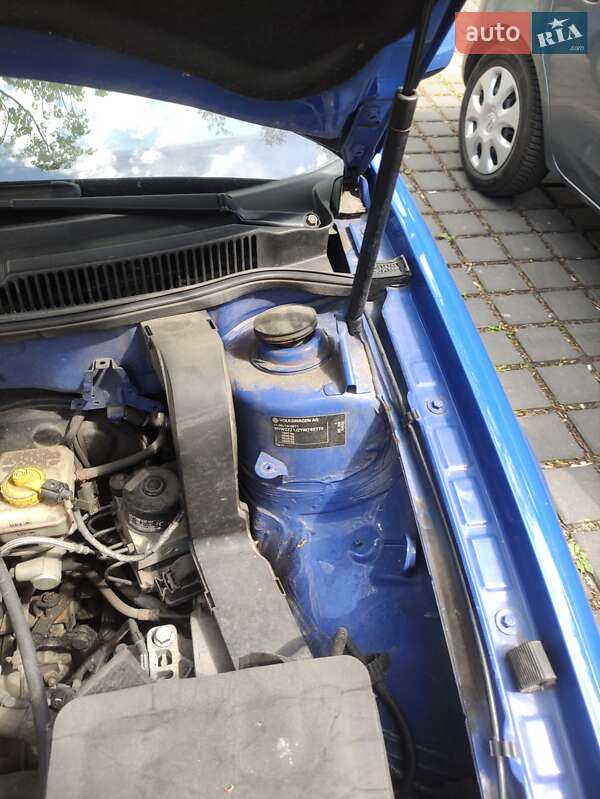 Хэтчбек Volkswagen Golf 2000 в Днепре