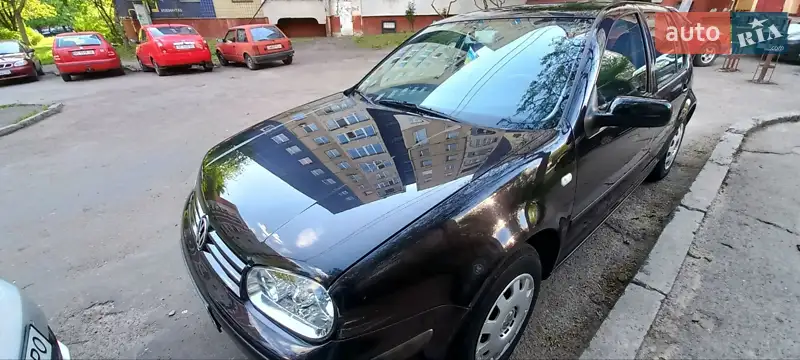 Хетчбек Volkswagen Golf 2001 в 