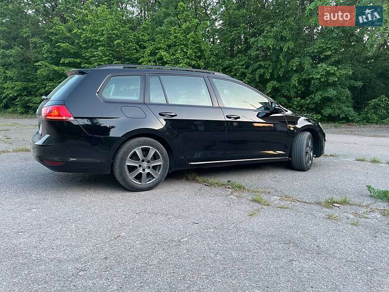 Универсал Volkswagen Golf 2015 в Ирпене