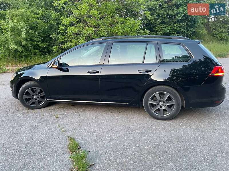 Универсал Volkswagen Golf 2015 в Ирпене