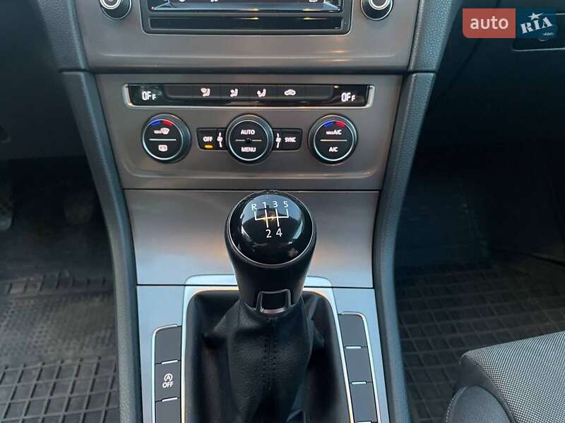 Универсал Volkswagen Golf 2015 в Ирпене