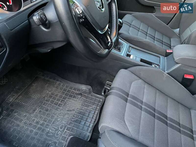 Универсал Volkswagen Golf 2015 в Ирпене