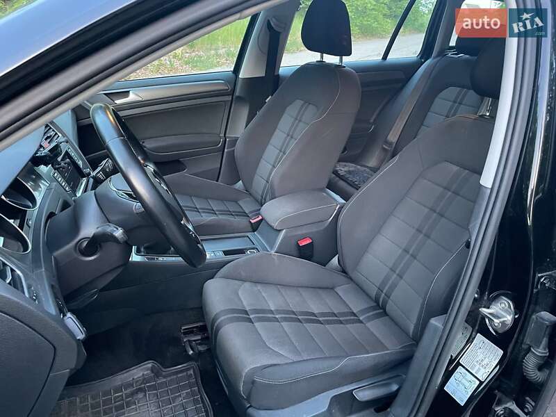 Универсал Volkswagen Golf 2015 в Ирпене