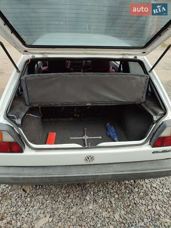 Хетчбек Volkswagen Golf 1989 в Новодністровську