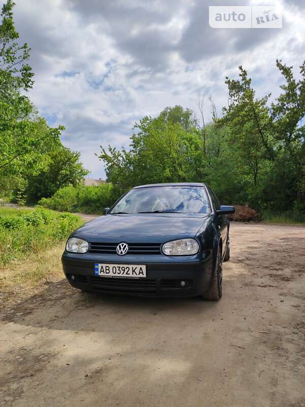 Хэтчбек Volkswagen Golf 2001 в Мурованых Куриловцах