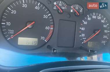 Хэтчбек Volkswagen Golf 1998 в 