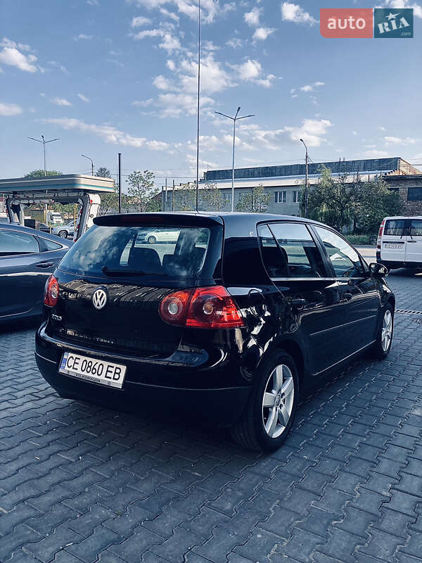Хетчбек Volkswagen Golf 2005 в Чернівцях